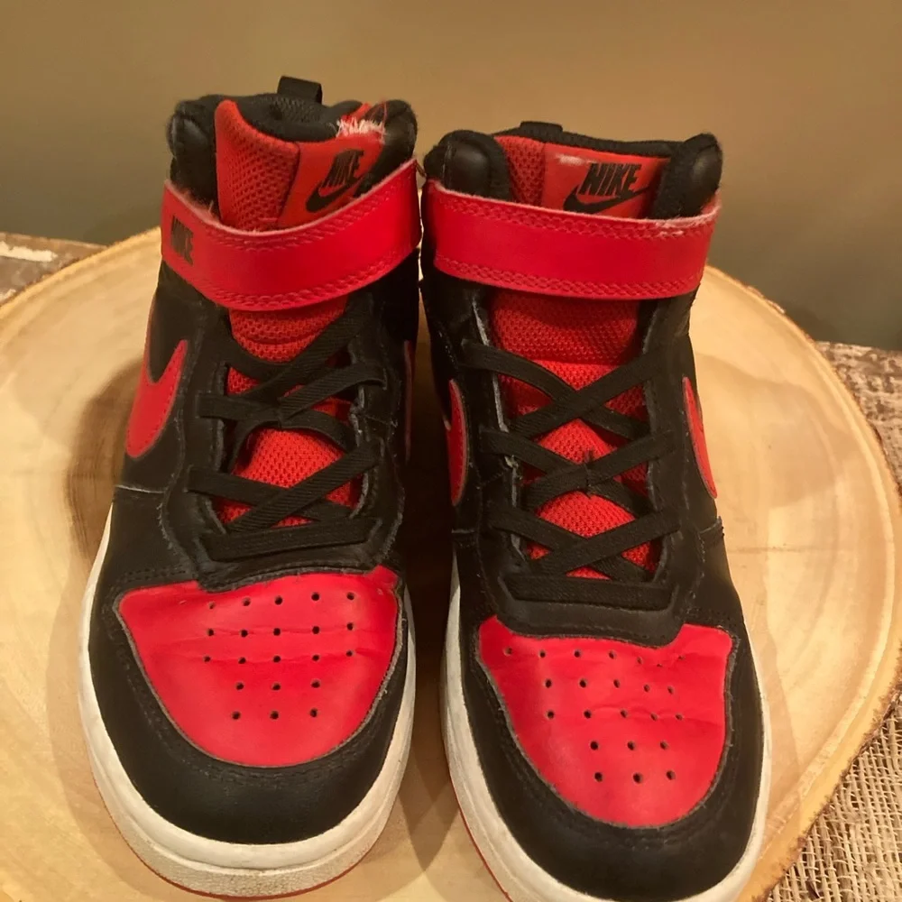 NIKE Kids COURT BOROUGH Mid 2 BLACK/RED/WHITE Leather BASKETBALL SNEAKERS 1Y‎